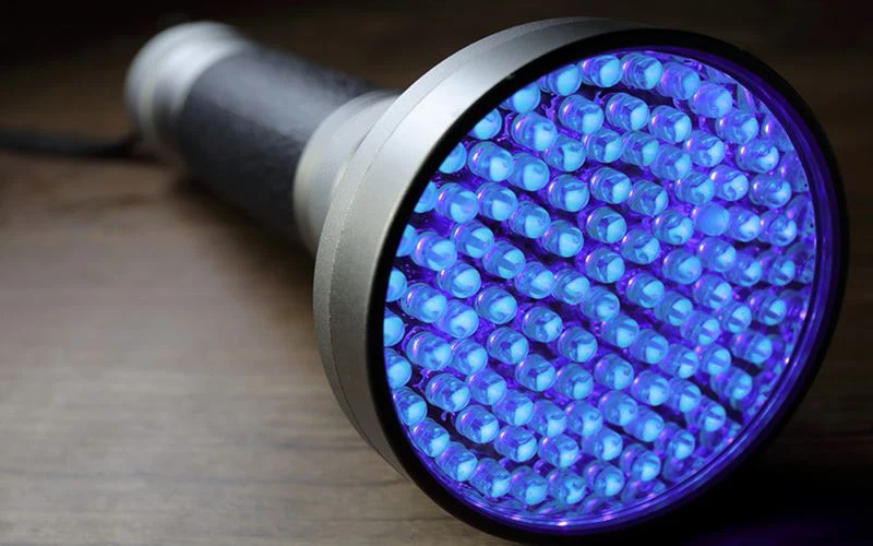 Black_light_UV_LED_Flashlight-e1579591215878